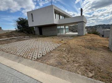 Casa de 8 ambientes, Villa Carlos Paz · Venta Casa a Estrenar Venturia Pueblo Serrano