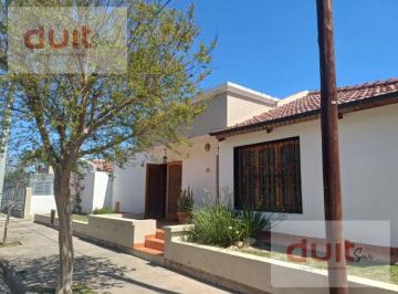 Casa · 160m² · 6 Ambientes · 2 Cocheras · Hermosa Casa en Barrio San Pablo! Apta Credito.