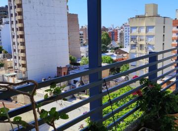 Departamento de 4 ambientes, Rosario · Amplisimo Semipiso de 3 Dorm., Hab. Comodin, Balcon Al Frente y Cochera