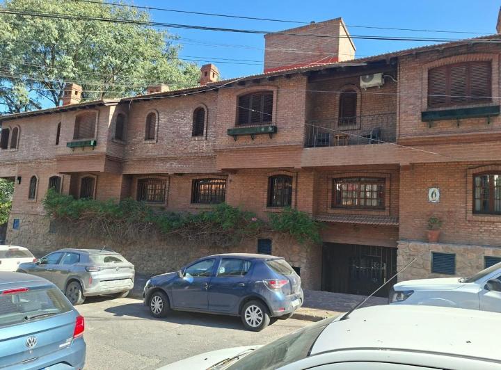Casa · 98m² · 4 Ambientes · 3 Cocheras