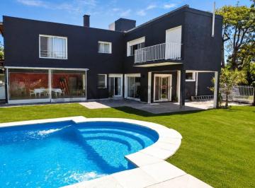 Casa · 200m² · 4 Ambientes · 4 Cocheras · Imponente Casa Sobre Dos Lotes en Maschwitz Country Club