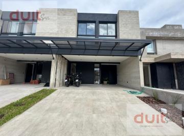 Casa · 195m² · 5 Ambientes · 2 Cocheras · Hermoso Duplex en La Luisita!