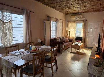 Casa · 148m² · 4 Ambientes · 1 Cochera · Casa en Villa Luzuriaga