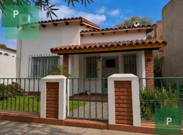 Casa · 5 Ambientes · 1 Cochera · Casa en Ensenada