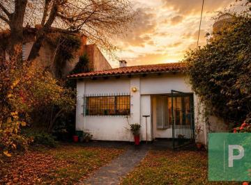 Casa · 5 Ambientes · 1 Cochera · Casa en Ensenada