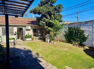 Casa · 70m² · 3 Ambientes · 2 Cocheras · Casa 3 Ambientes Venta Garaje y Amplio Parque