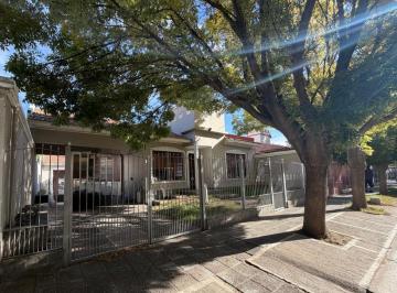 Casa · 300m² · 3 Dormitorios · Se Vende Casa de 3 Dorm. en B° Jardines del Rey