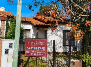 Casa de 4 ambientes, Tres de Febrero · Chalet en Venta en Ciudad Jardín – Excelente Ubicación y Gran Potencial