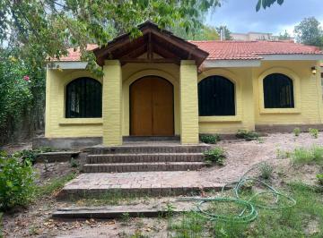 Casa · 227m² · 4 Ambientes · 2 Cocheras · Alquiler Chacras de Coria Barrio Privado
