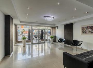 Departamento · 80m² · 3 Ambientes · Departamento 3 Ambientes de Categoría Sobre Av Rivadavia