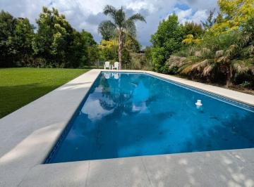 Casa · 200m² · 3 Dormitorios · 1 Cochera · Alquiler Anual, con Muebles