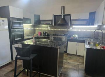 Casa de 5 ambientes, Plaza Huincul · Alquiler de Casa Nivel Gerencial Amueblada en Plaza Huincul