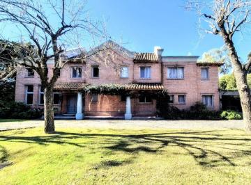 Casa de 5 ambientes, Pilar · Excelente Casa en Venta - 5 Dorm - Mayling Club de Campo - Hirusta Propiedades
