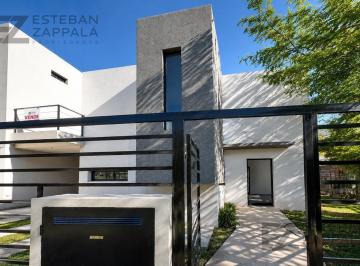 Departamento · 140m² · 3 Ambientes · 2 Cocheras · Departamento en Bo. del Combate