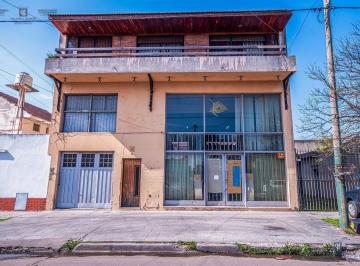 PH · 134m² · 6 Ambientes · 1 Cochera · Venta de PH en 1 Piso en Lomas de Zamora.