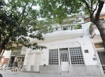 Casa · 454m² · 8 Ambientes · Venta Casa en Floresta - Lote Propio - 2 Plantas - Local Comercial - Permuta - Apto Credito