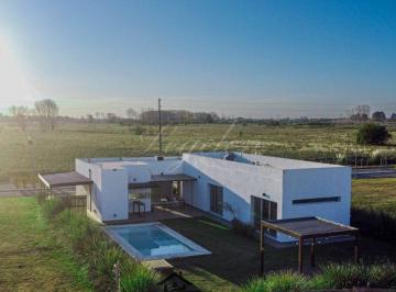 Casa de 4 ambientes, Presidente Perón · Casa en Venta 200 m² - Parque - Pileta. Barrio Horizontes Al Sur.