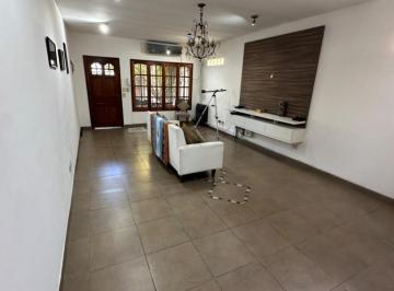 Casa · 203m² · 5 Ambientes · 5 Cocheras · Casa en Venta de 5 Ambientes R. de Escalada