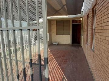Casa de 6 ambientes, Luzuriaga · Alquilamos Casa. Barrio Ferroviario