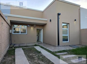Casa · 124m² · 4 Ambientes · 2 Cocheras · Venta Casa 4 Ambientes Pb. B° Perticone