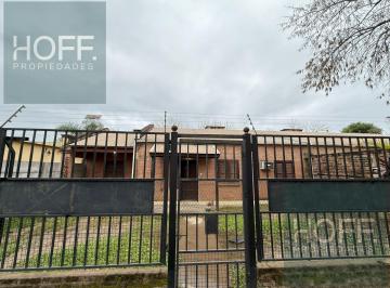 Casa · 100m² · 4 Ambientes · Casa en Venta de 3 Dorm.