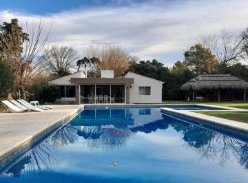 Quinta vacacional · 90m² · 3 Ambientes · 5 Cocheras · Alquiler Amueblado Temporal Temporada 2027