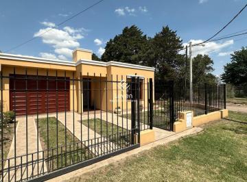 Casa · 135m² · 5 Ambientes · Venta Casa 3 Dorm. 3 Baños en Colonia Caroya