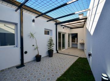 Casa de 3 ambientes, La Plata · Casa 2 Dorm. a Estrenar, en Venta