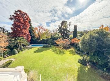 Casa · 1850m² · 8 Ambientes · 4 Cocheras · Casa en Beccar Lote 1850 m²