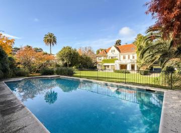 Casa · 1850m² · 8 Ambientes · 4 Cocheras · Casa en Beccar Lote 1850 m²