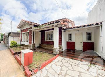 Casa · 100m² · 4 Ambientes · 1 Cochera · Chalet en Castelar Norte – Oportunidad Para Reciclar