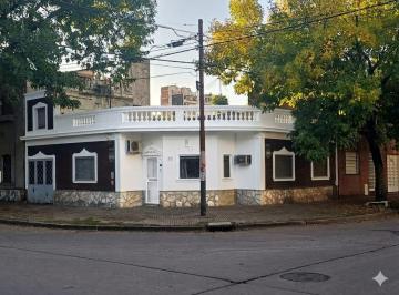 Casa de 5 ambientes, Rosario · Excelente Propiedad Chacabuco Esquina Viamonte