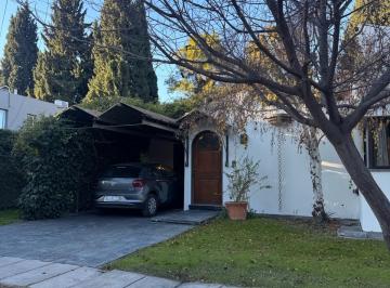 Casa · 200m² · 3 Ambientes · 2 Cocheras · Casa en Alquiler en Club de Campo Mendoza Frente a Cancha de Golf