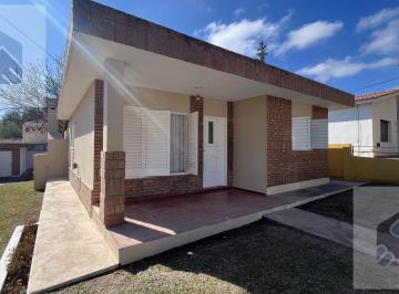 Casa · 120m² · 6 Ambientes · 1 Cochera · Casa en Sol y Rio de 2 Dorm. a 400 m del Rio.