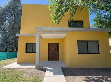 Casa · 164m² · 4 Ambientes · 3 Cocheras · Hermosa Casa a Estrenar en El Club de Campo "las Praderas" de Lujan