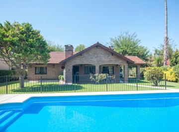Casa · 130m² · 4 Ambientes · 2 Cocheras · Venta Casa 4 Amb C Pileta y Doble Lote Banco Prov