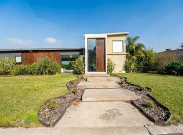 Casa · 166m² · 4 Ambientes · 2 Cocheras · Venta de Casa en Barrio San Matías 4 Ambientes Belén de Escobar Escobar