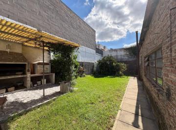 Casa · 163m² · 4 Ambientes · 1 Cochera · Casa en Lote Propio 10 X 33 con Gran Jardin y Cochera. Martinez Zona Unicenter