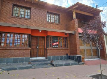 Casa · 237m² · 7 Ambientes · 2 Cocheras · Casa en Godoy Cruz