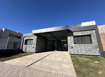 Casa · 85m² · 3 Ambientes · 1 Cochera · Vendo Duplex 2 Dorm Rincones de Manantiales