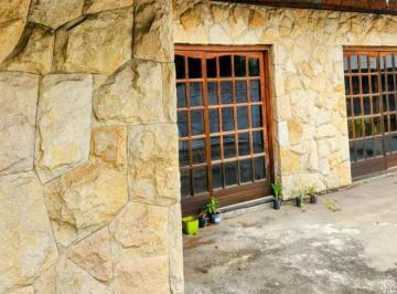 Casa · 374m² · 6 Ambientes · Casa en Venta - 4 Dorm. 2 Baños - Ituzaingó