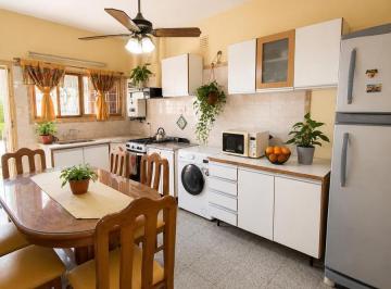Casa · 246m² · 10 Ambientes · 1 Cochera · Casa Mas Local y Departamento en Venta en San Martín Excelente Ubicación