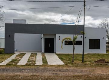 Casa · 100m² · 4 Ambientes · 2 Cocheras · Venta Casa 4 Ambientes Pileta Permuta Vehículos