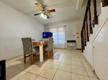 Casa · 67m² · 3 Ambientes · 1 Cochera · Venta Casa Duplex Lomas de Zamora 3 Ambientes