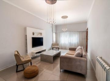 Casa · 190m² · 5 Ambientes · 2 Cocheras · Venta Casa 5 Amb en Wilde con Pileta Apto Credito