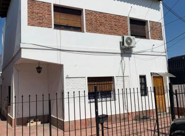Casa · 250m² · 4 Ambientes · 1 Cochera · Casa Multifamiliar o Gran Lote en Castelar N