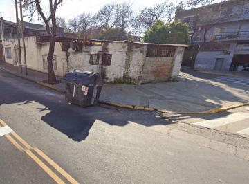 Terreno · 300m² · Venta Terreno Esquina Parque Chacabuco, 3 Calles