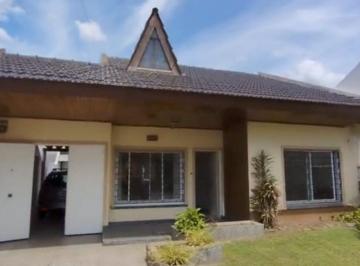Casa · 157m² · 4 Ambientes · 3 Cocheras · Venta Casa 4amb C/galpón y Terraza - B Aeronáutico