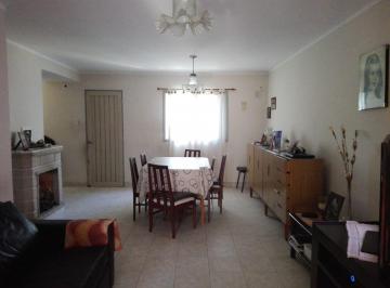 Casa · 90m² · 4 Ambientes · 1 Cochera · Casa en Venta en Beriss0