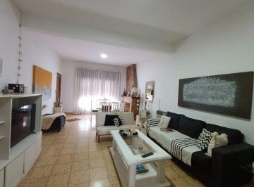 Casa · 186m² · 7 Ambientes · Venta Casa Junior - Patio - Apta Credito